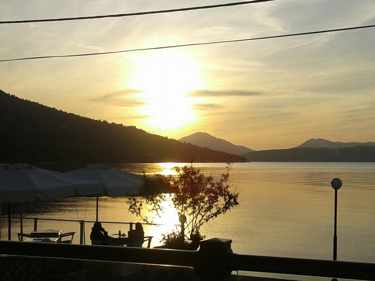Golden Sunset Hotell Mpoukaris Eksteriør bilde
