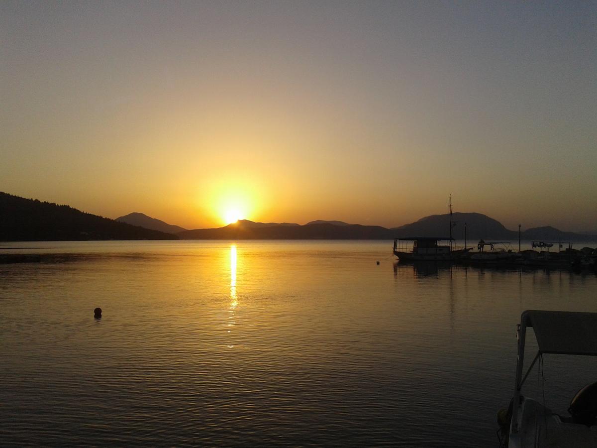 Golden Sunset Hotell Mpoukaris Eksteriør bilde
